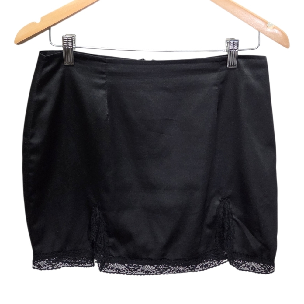 Superdown Livia Lace Mini Skirt Satin Black Medium - Picture 4 of 9